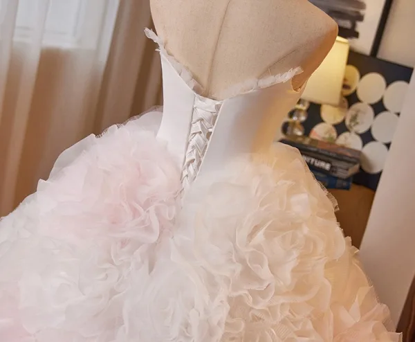 Flower Fairy White Rose Ball Gown Wedding Dresses 2025 Cascading Ruffles Ball Gown Strapless Sleeveless Backless Sweep Train