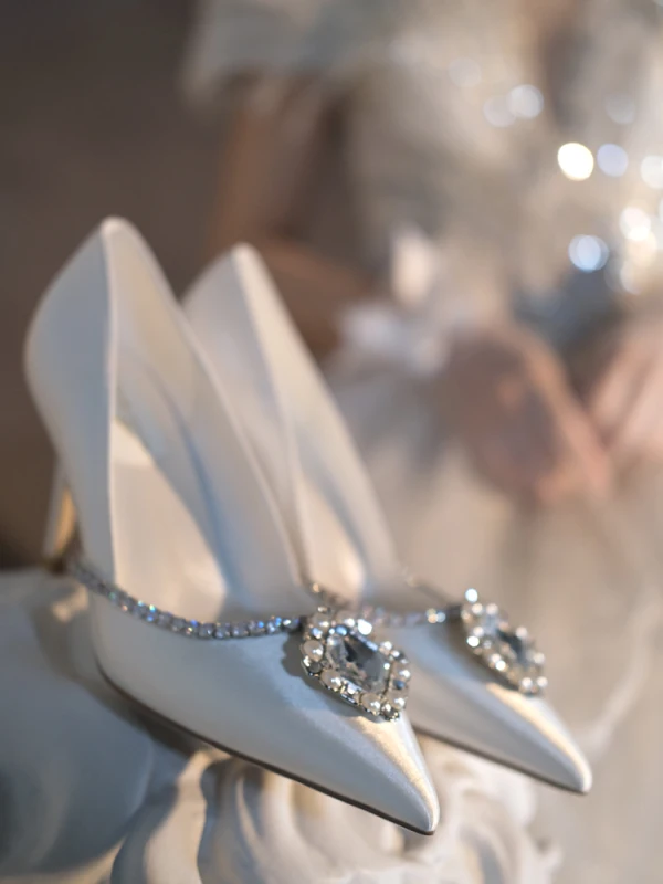 Fantastisk Elfenben Pärla Rhinestone Brudskor 2022 Läder 8 cm Stilettklackar Spetsiga Bröllop Pumps Högklackade