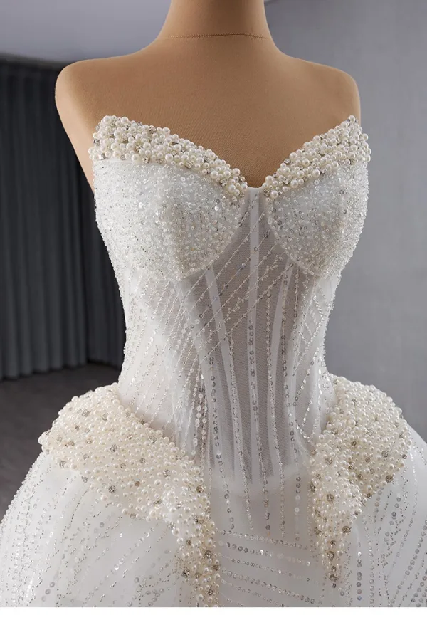 Luxury / Gorgeous White Handmade  Beading Rhinestone Pearl Sequins Wedding Dresses 2024 Ball Gown Strapless Sleeveless Backless Court Train Wedding