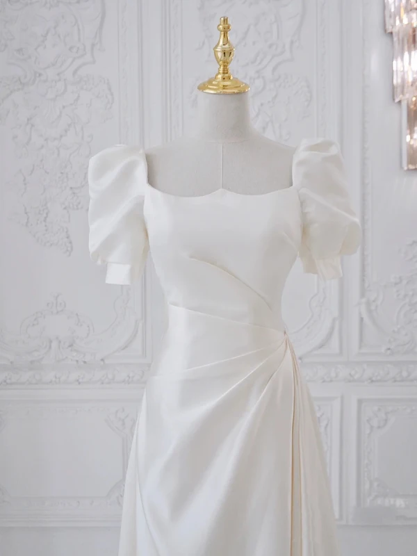 Élégant Blanche Satin Robe De Bal 2023 Princesse Encolure Carrée Gonflée Manches Courtes Dos Nu Train De Balayage Promo Robe De Ceremonie