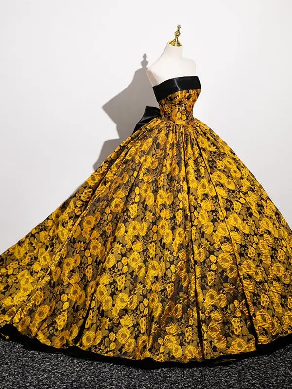 Vintage / Retro Black Gold Printing Prom Dresses 2025 Ball Gown Strapless Sleeveless Backless Bow Sweep Train Prom Formal Dresses