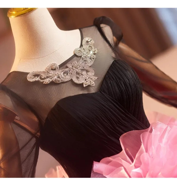 Unique Pink Fallende Rüsche Strass Ballkleider 2024 Ballkleid Rundhalsausschnitt Lange Ärmel Rückenfreies Kapelle-Schleppe Ball Festliche Kleider
