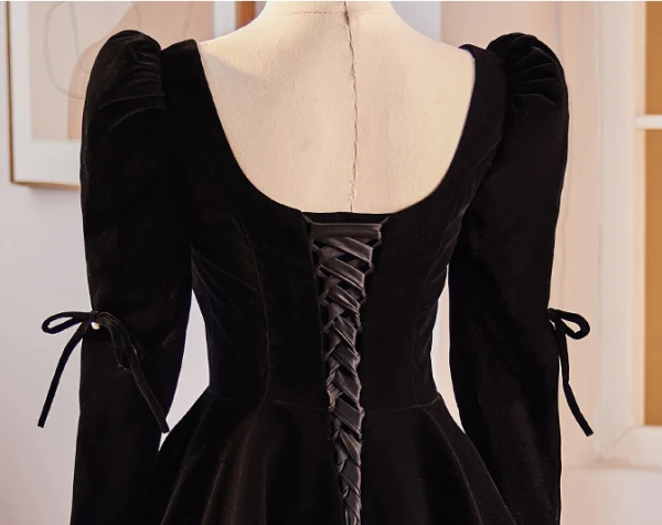 Audrey Hepburn Style Black Velvet Winter Prom Dresses 2024 A-Line / Princess Square Neckline Long Sleeve Backless Floor-Length / Long Prom Formal Dresses