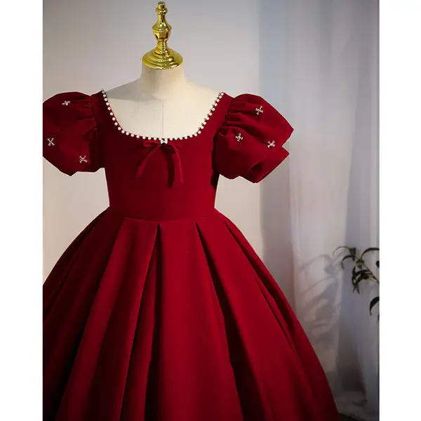Chic / Belle Bordeaux Anniversaire Robe Ceremonie Fille 2022 Robe Boule Encolure Carrée Gonflée Manches Courtes Dos Nu Noeud Perle Longue Robe Ceremonie Fille