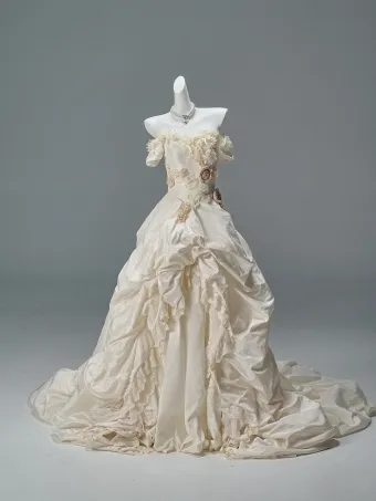 Luxe Beige Volants En Cascade Appliques Robe De Bal 2026 Robe Boule De L Épaule Manches Courtes Dos Nu Chapel Train Robe De Ceremonie
