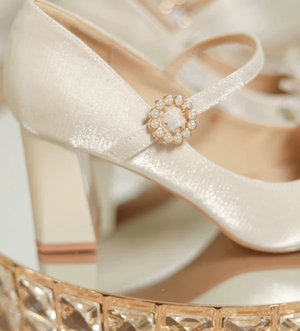 Elegant Beige Satin Pearl Rhinestone Wedding Shoes 2024 7 cm Thick Heels Pointed Toe Wedding Pumps High Heels