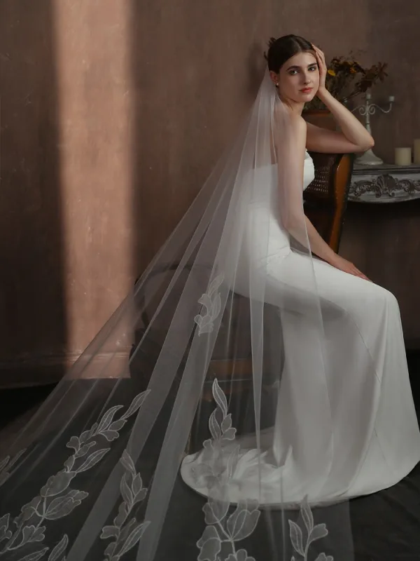 High-end White Lace Embroidered Wedding Veils 2025