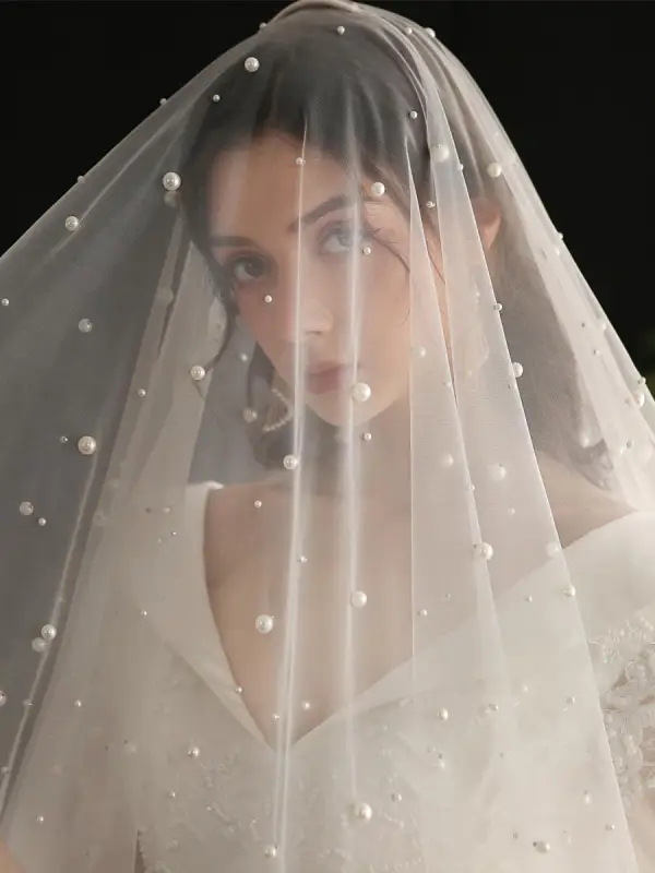 Charming White Handmade  Pearl Lace Flower Wedding Veils 2025