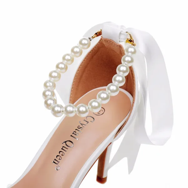Charmant Weiß Perle Knöchelriemen Schleife Brautschuhe 2024 8 cm Stilettos Peeptoes Hochzeit Sandaletten Hochhackige