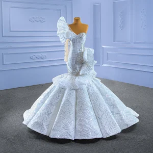 Luksus Sexy Hvit Gripende Ruffles Brudekjoler 2022 Trompet Havfrue En Skulder Rhinestone Paljetter Langermede Ryggløse Chapel Train Bryllup