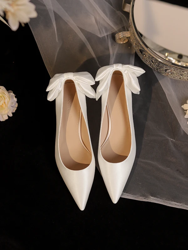 Elegante Ivory / Creme Leder Schleife Brautschuhe 2023 5 cm Thick Heels Spitzschuh Hochzeit Pumps Hochhackige
