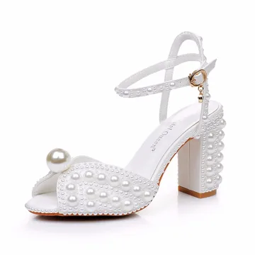 Elegant Hvit Perle Brudesko 2024 Bryllup Ankelstropp 9 Cm Tykk Hæler Peep Toe Sandaler Høyhælte
