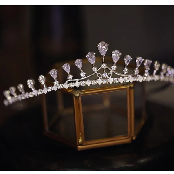 Enkel Sølv Rhinestone Har Tilbehor Bryllup Tiara 2022 Zirkon Legering Tiara