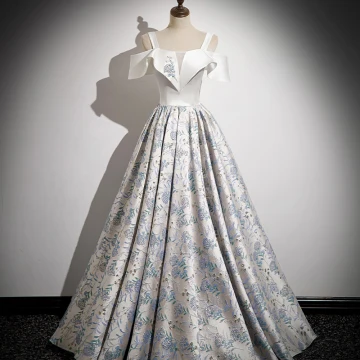 Elegant Elfenben Printing Ballkjoler 2023 Prinsesse Spaghettistropper Korte Ermer Ryggløse Lange Ball Formelle Kjoler