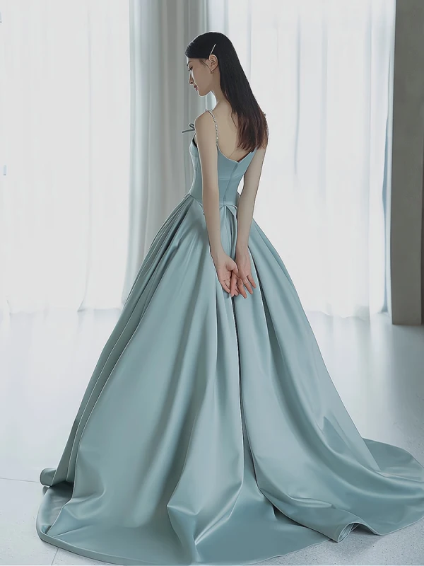 Élégant Bleu Ciel Robe De Bal 2024 Princesse Bretelles Spaghetti Perle Sans Manches Dos Nu Train De Balayage Promo Robe De Ceremonie