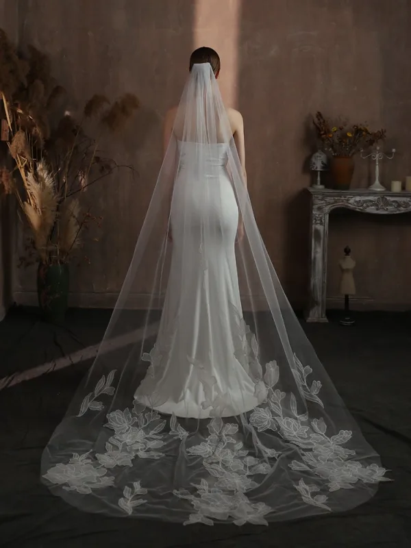 High-end White Lace Embroidered Wedding Veils 2025