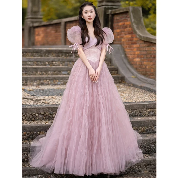 Chic / Belle Couleur Unie Rougissant Rose Plissée Paillettes Robe De Bal 2023 Princesse V-Cou Gonflée Manches Courtes Dos Nu Noeud Longue Promo Robe De Ceremonie