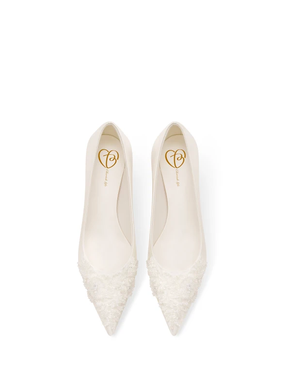 Elegant White Beading Satin Low Heel Wedding Shoes 2024 Pointed Toe Wedding Pumps