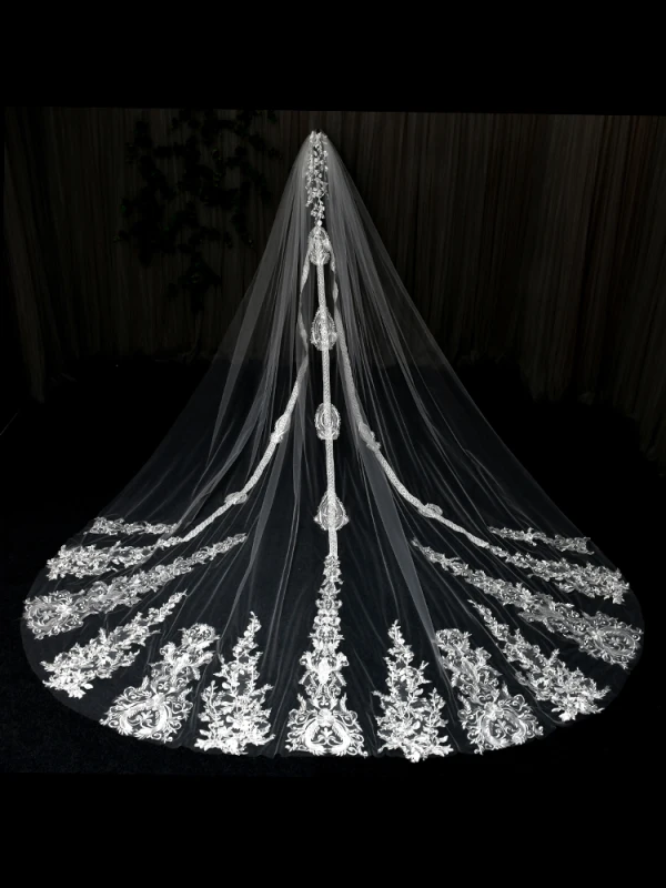Vintage / Retro White Lace Flower Wedding Veils 2024