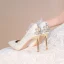 Fantastisk Elfenben Läder Rhinestone Paljetter Spets Blomma Brudskor 2022 8 cm Stilettklackar Spetsiga Bröllop Pumps Högklackade