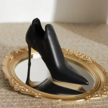 Enkla Svarta Casual Pumps 2023 Läder 8 Cm Stilettklackar Spetsiga Pumps Högklackade