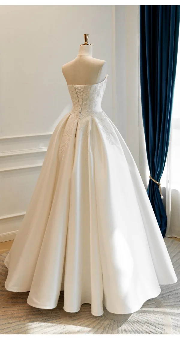 Elegant High-end Ivory Handmade  Beading Lace Flower Satin Wedding Dresses 2026 A-Line / Princess Strapless Sleeveless Backless Floor-Length / Long