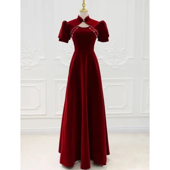 Style Chinois Bordeaux Daim Perle Robe De Bal 2022 Princesse Col Haut Manches Courtes Dos Nu Longue Promo Robe De Cérémonie