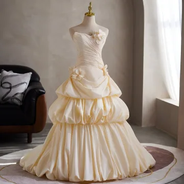 Charmig Champagne Appliqués Cascading Volanger Balklänningar 2026 Prinsessa Axelbandslös Ärmlös Halterneck Svep Tåg Bal Formella Klänningar