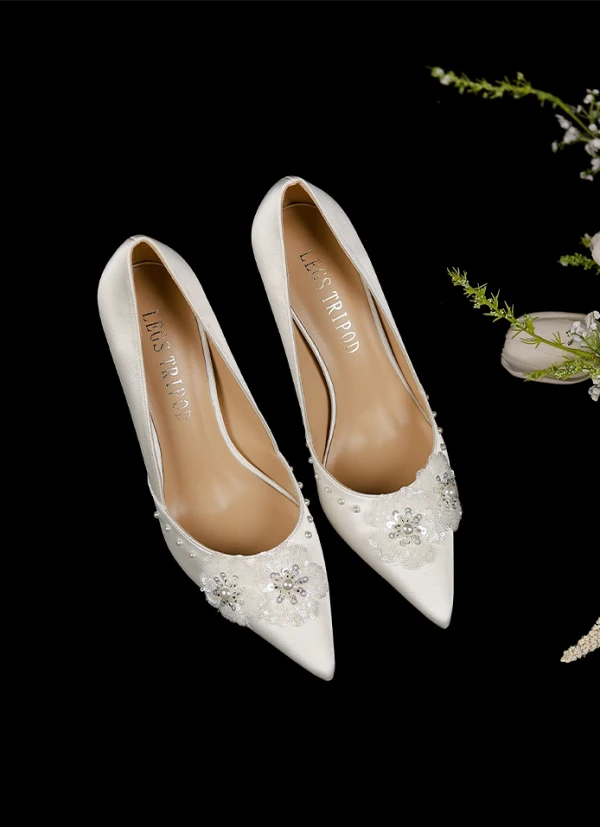 Chic / Beautiful White Satin Pearl Sequins Flower Wedding Shoes 2024 8 cm Stiletto Heels Pointed Toe Wedding Pumps High Heels