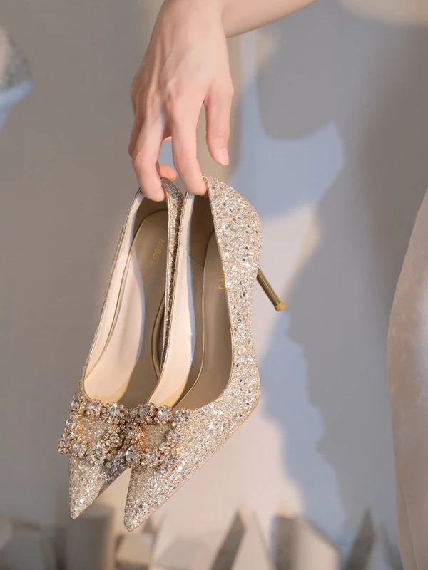 Charmig Glittrande Guld Paljetter Rhinestone Brudskor 2022 Läder 8 cm Stilettklackar Spetsiga Bröllop Pumps Högklackade