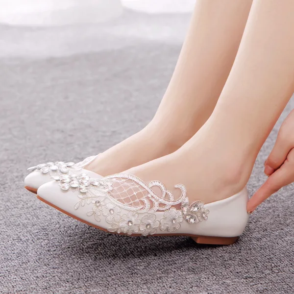 Proste / Simple Białe Rhinestone Z Koronki Kwiat Płaskie Buty Ślubne 2023 Szpiczaste Buty Ślubne