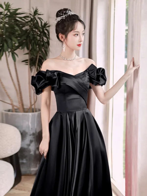 Audrey Hepburn Style Black Satin Prom Dresses 2025 A-Line / Princess Off-The-Shoulder Short Sleeve Backless Floor-Length / Long Prom Formal Dresses