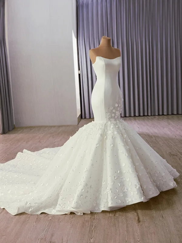 High End Weiß Strass Applikationen Satin Brautkleider / Hochzeitskleider 2025 Meerjungfrau Bandeau Ärmellos Rückenfreies Kapelle-Schleppe Hochzeit