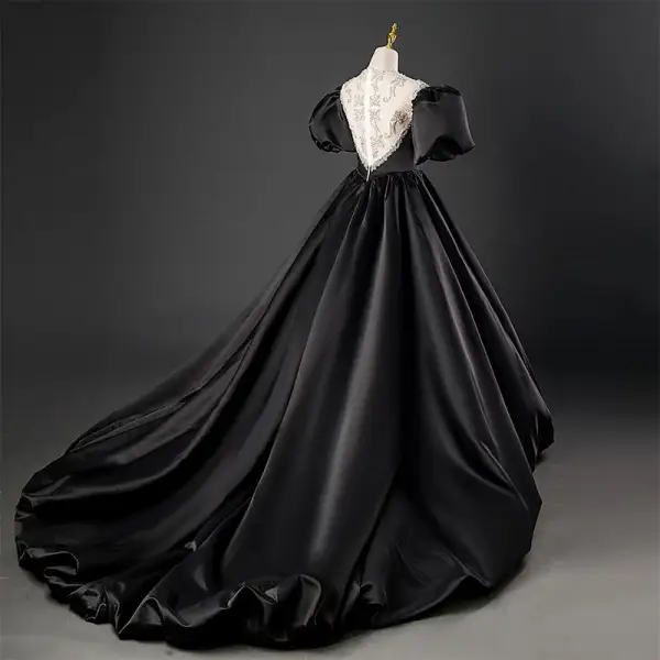 Vintage / Retro Black Satin Rhinestone Prom Dresses 2022 Ball Gown Scoop Neck Prom Dresses Puffy Short Sleeve Court Train Prom Formal Dresses