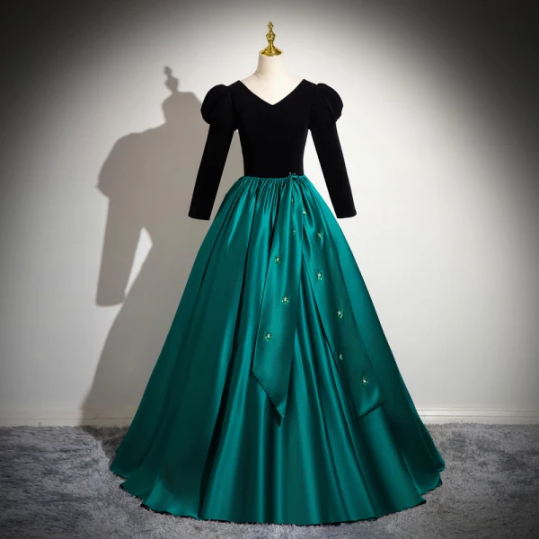 Vintage Dunkelgrün Satin Ballkleider 2024 Ballkleid V-Ausschnitt Lange Ärmel Rückenfreies Lange Ball Festliche Kleider