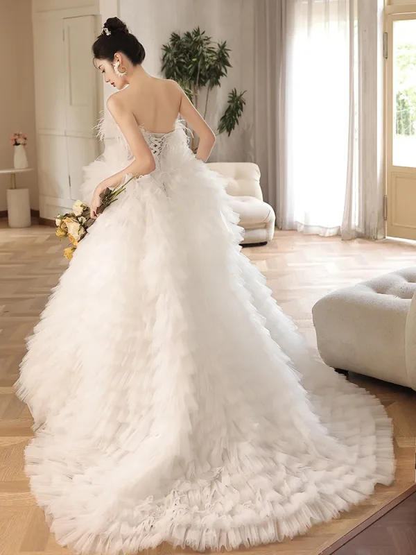 Charming White Tassel Pearl Cascading Ruffles Wedding Dresses 2024 A-Line / Princess Strapless Sleeveless Backless Court Train Wedding