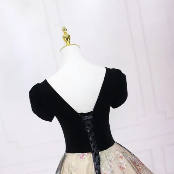 Elegante Schwarz Perlenstickerei Pailletten Ballkleider 2025 Ballkleid Eckiger Ausschnitt Kurze Ärmel Rückenfreies Lange Ball Festliche Kleider