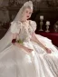 Lyx Elfenben Cascading Volanger Bröllopsklänningar 2022 Balklänning Urringning Pösigt Korta ärm Beading Pärla Rhinestone Paljetter Halterneck Rosett Royal Train Bröllop
