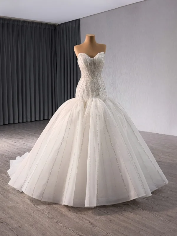 Haut de Gamme Blanche Fait main Perlage Paillettes Trompette / Sirène Robe De Mariée 2024 Bustier Sans Manches Dos Nu Tribunal Train Mariage