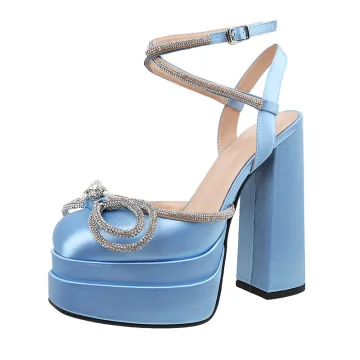 Inhabituel Bleu Ciel Cocktail Satin Sandales Femme 2022 Bride Cheville Faux Diamant Noeud 14 Cm Talons Épais Pied Carré Sandales Talons Hauts