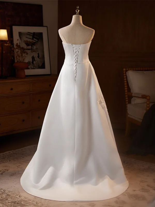 Élégant Blanche En Dentelle Fleur Appliques Satin Légère Robe De Mariée 2025 Princesse Bustier Sans Manches Dos Nu Train De Balayage Mariage