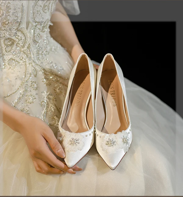 Chic / Beautiful White Satin Pearl Sequins Flower Wedding Shoes 2024 8 cm Stiletto Heels Pointed Toe Wedding Pumps High Heels