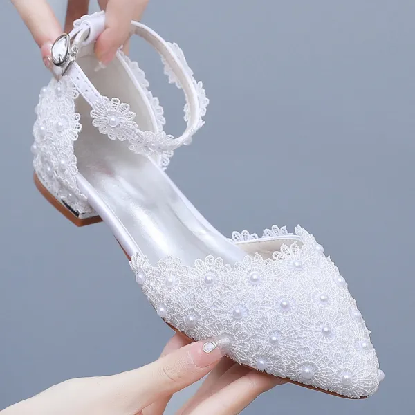 Modest / Simple White Pearl Lace Flower Flat Wedding Shoes 2024 Pointed Toe Wedding Heels