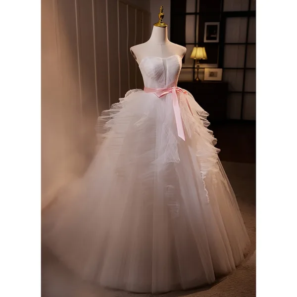 Chic / Belle Blanche Robe De Mariée De Bal 2024 Volants en Cascade Bustier Sans Manches Dos Nu Noeud Ceinture Train De Balayage Mariage Robe Boule