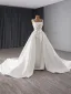 Haut de Gamme Blanche Paillettes Fleur Satin Robe De Mariée 2024 Trompette / Sirène Encolure Carrée Sans Manches Dos Nu Chapel Train Mariage