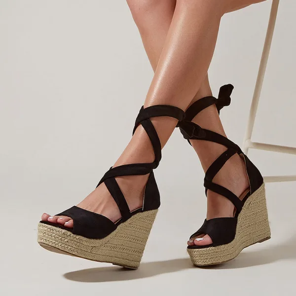 Piękne Czarne Zużycie ulicy Warkocz Sandały Damskie 2022 Z Paskiem 11 cm Na Koturnie Peep Toe Boots