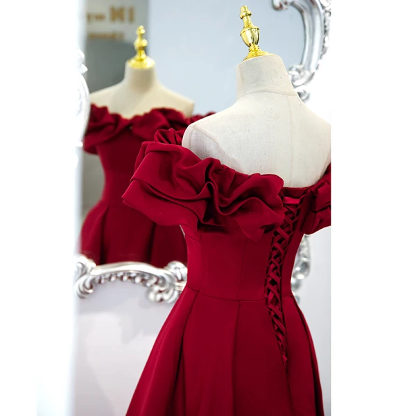 Elegant A-Line / Princess Red Engagement Prom Dresses 2021 Off-The-Shoulder Crossed Straps Floor-Length / Long Ruffle Satin Formal Dresses