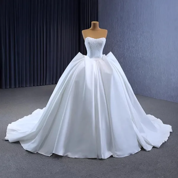 High-end Ivory Lace Flower Satin Wedding Dresses 2023 Ball Gown Strapless Sleeveless Backless Royal Train Wedding