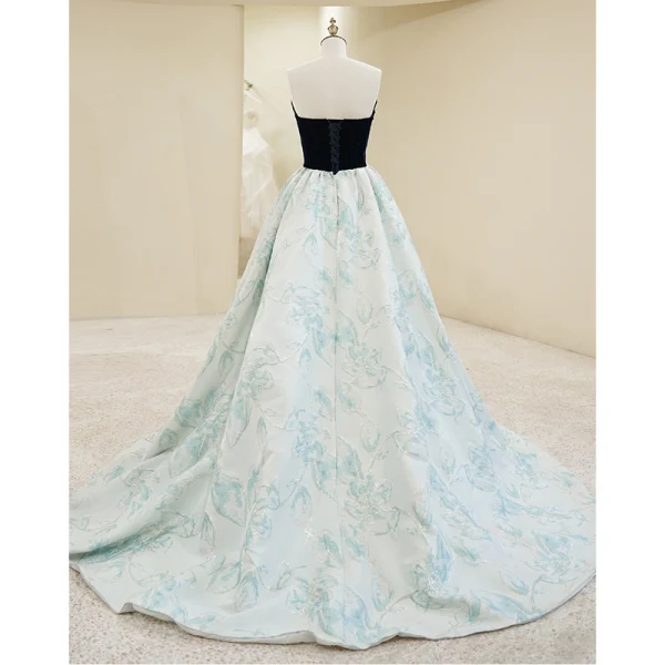 Elegant Black Prom Dresses 2022 A-Line / Princess Strapless Bow Sleeveless Backless Sweep Train Prom Formal Dresses