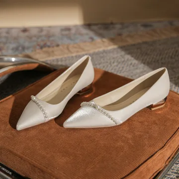 Eleganta Aprikos Beige Pärla Platt Brudskor 2023 Satin Spetsiga Brudskor